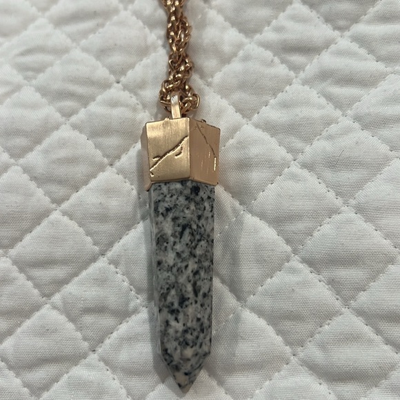 Kendra Scott long rose gold & large dark black and grey speckled pendant. - Picture 5 of 6